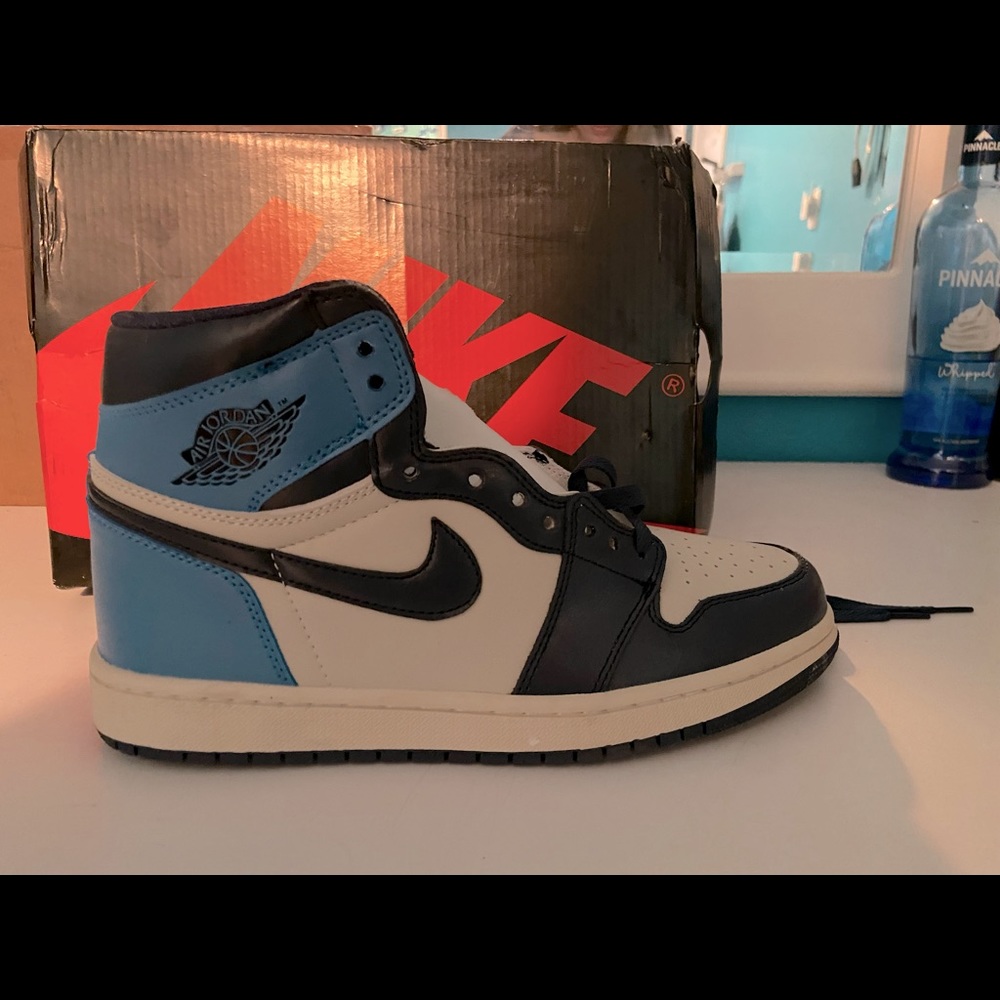 Ua Nikes size 10 men’s